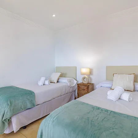 Beachfront With Twin Beds Appartement